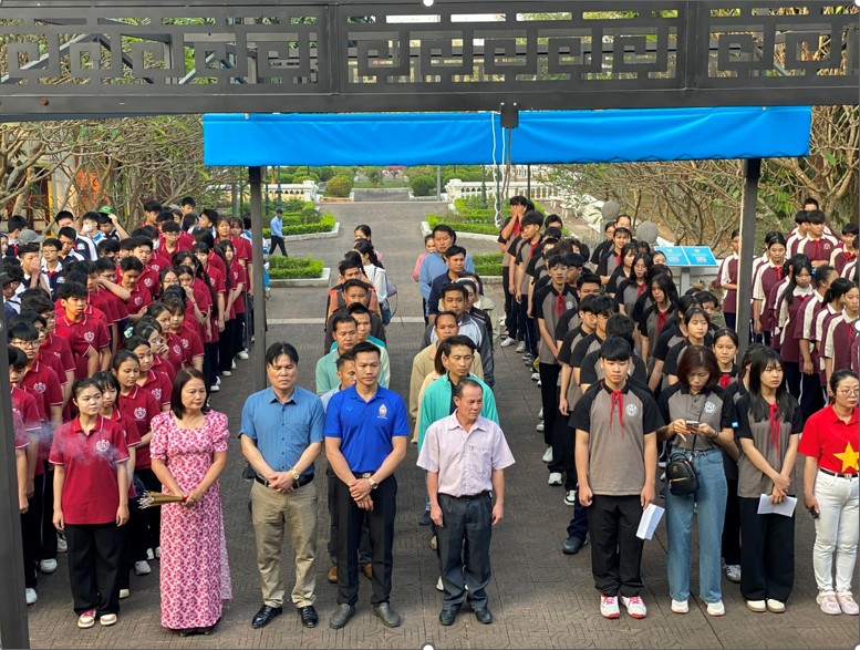 TRƯỜNG THCS MƯỜNG THANH VINH DỰ ĐÓN ĐOÀN CÁN BỘ CÁC TỈNH BẮC LÀO VỀ THỰC HIỆN BỒI DƯỠNG, TẬP HUẤN VÀ THỰC TẾ TẠI TRƯỜNG.